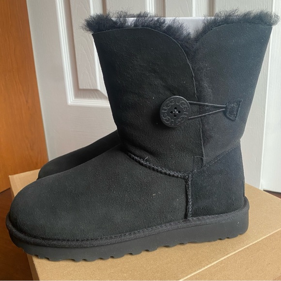 Ugg Bailey Button II - Picture 1 of 7